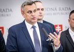 Slovenska narodna strana podporila Fica v odmietnuti sankcii