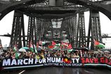 Masivny protest v Sydney Tisice ludi pochodovali mostom za Palestincanov