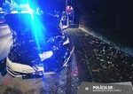 Zrazka na krizovatke v Revucej Rozbite policajne auto a dalsie osobne