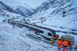 Lavin a v kantone Valais vykolajila ranny vlak trat medzi Goppensteinom a Brigom je uzavreta