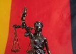 Nemecky poslanec Daniel Halemba bol uznany za vinneho z prania spinavych penazi a vyhladavania sa