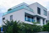 Premier Robert Fico si zvacsil byt