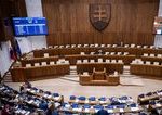 Poslancov caka maratn pred letom na programe schdze je viac ako 180 bodov a niekoko noviel