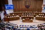 Poslancov caka maratn pred letom na programe schdze je viac ako 180 bodov a niekoko noviel