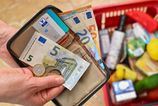 Styria z desiatich Slovakov setria pri beznych nakupoch potraviny obmedzuju vyrazne