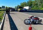 nehoda pred mostom lanfranconi zrazka auta s motorkarom uzavrela vjazd na d2 vytvaraju sa kolony