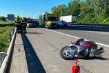 nehoda pred mostom lanfranconi zrazka auta s motorkarom uzavrela vjazd na d2 vytvaraju sa kolony
