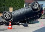 Na strednom Slovensku vodic narazil autom do stlpa prevratil auto a usal Policia ho nasla opiteho