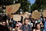 V Kyjeve sa opat rozprudili kartonove protesty ludom sa nepaci odvolanie oblibeneho ministra obrany