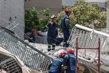 v atenskom byto vom dome sa zrutila budova zachranari nadal hladaju uviaznutych