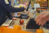 Bojime sa kupovat lacnejsie potraviny Ako nam vlastne predsudky stoja pri pokladni desiatky eur