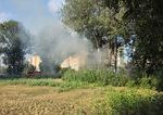 Na Topolcianskej ulici v Petrzalke horel nahromadeny odpad Hasicu plamene rychlo uhasili
