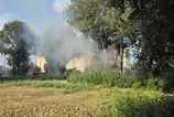 Na Topolcianskej ulici v Petrzalke horel nahromadeny odpad Hasicu plamene rychlo uhasili