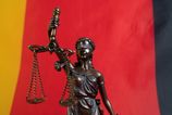 Nemecky sud odsudil na dozivotie 25 roneho afganca ktory vlani autom narazil do davu ludi v Mnichove