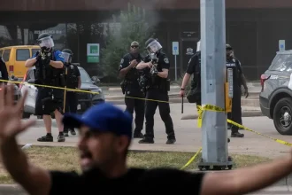 Agent ICE postrelil muža v texaskom Austine