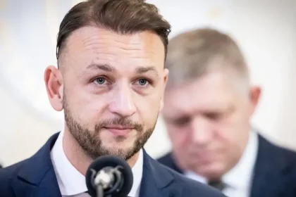 Ako vláda zakročí pri cenách palív? Slovo dostanú Šutaj Eštok a Šimečka