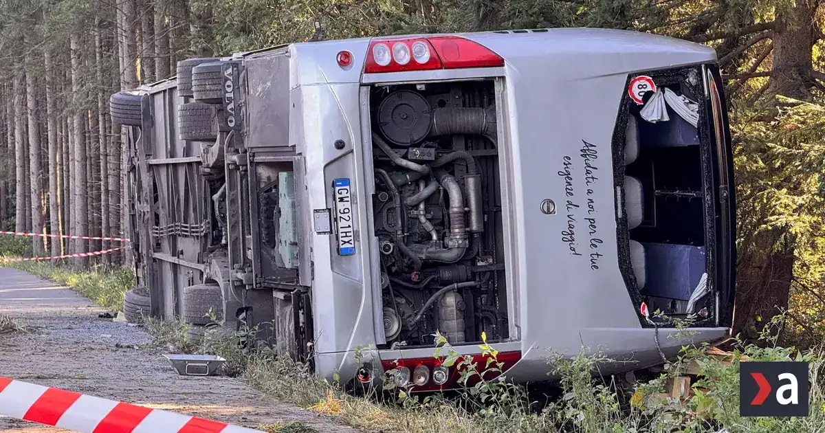 Autobus s turistami sa prevrátil na ceste na Oktoberfest, dvaja mŕtvi