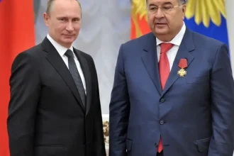 Azerbajdžan prepustil Francúza po tom, čo EÚ zrušila sankcie voči Usmanovovi