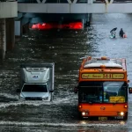 Bangkok bojuje s nezvyčajnými záplavami, núdzový stav vyhlásili v 50 obvodoch