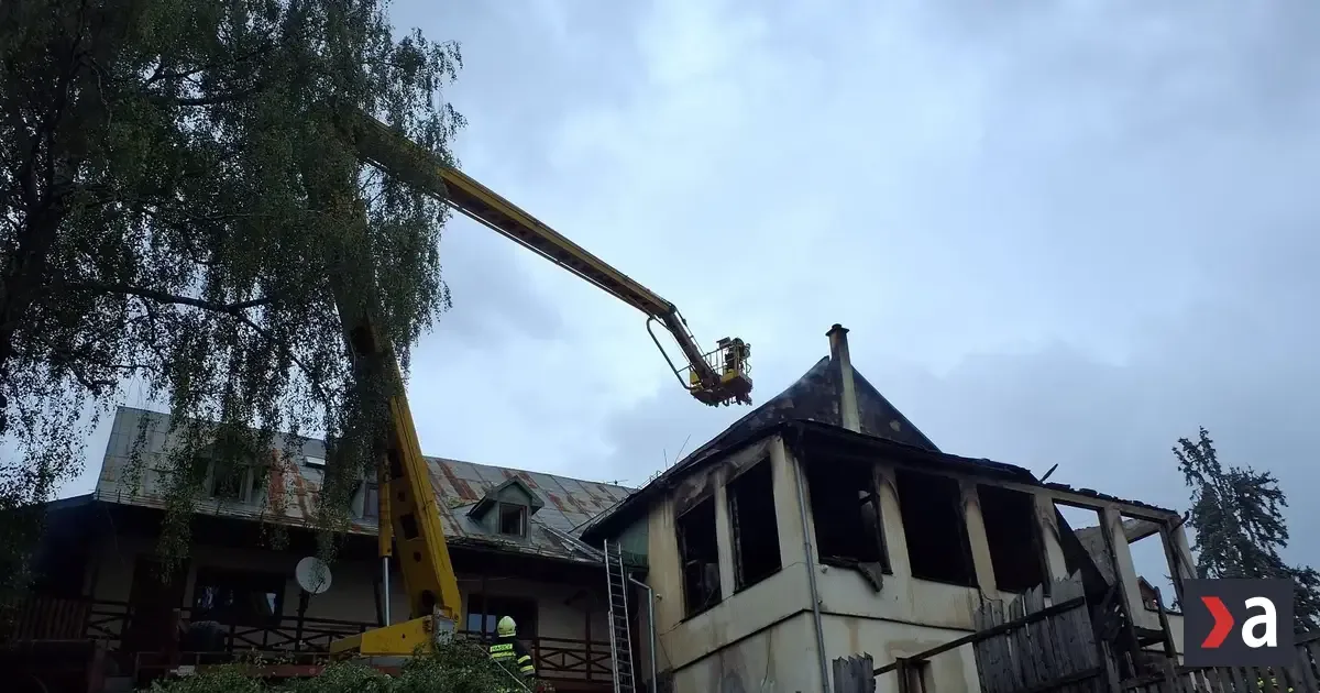 Chata pri Banskej Štiavnici zhorela, škoda je pol milióna eur