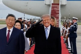 Čína slabne, USA vedú. Za úsmevmi Trumpa a Si Ťin-pchinga boj o AI, Taiwan a Irán