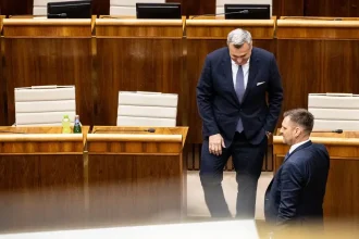 Danko sa vysmieval Tarabovi na schodoch a zosadil ho. Koalíciu čakajú náročné dni