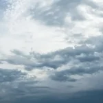 Dážď, búrky a na horách prvý sneh. Cez noc prichádza od severozápadu výrazná zmena