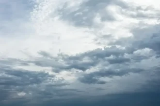 Dážď, búrky a na horách prvý sneh. Cez noc prichádza od severozápadu výrazná zmena