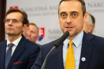 Demokrati rozširujú protikorupčný tím o Galka a Rajtára