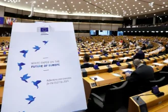 EÚ pripravuje štít proti dezinformáciám, Rusko je hlavnou hrozbou