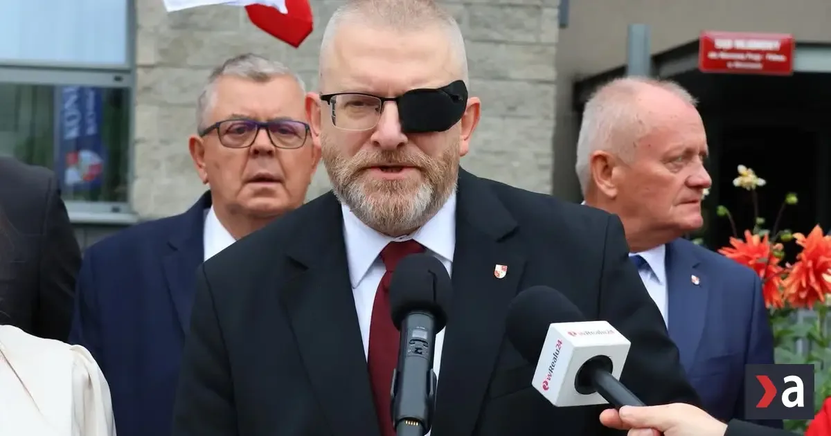 Europarlament zbavil imunity poľského poslanca Brauna. Čelí stíhaniu za výroky o holokaust