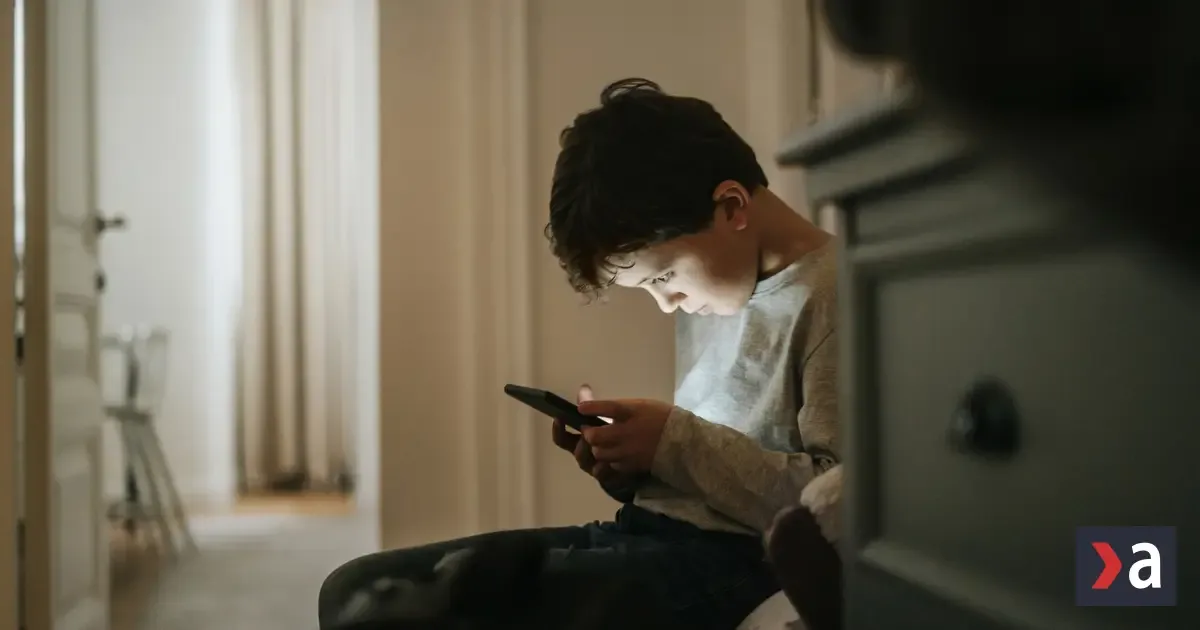 Facebook a Instagram sú nebezpečné: Deti pred nimi ochránime. Ako na to?