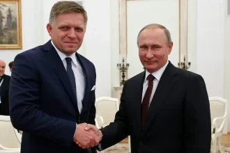 Fico pripravuje Slovákov na odovzdanie Rusku