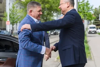 Fico zatiahne do svojej najväčšej „brindy“ aj Michala Šimečku