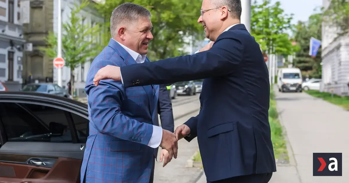 Fico zatiahne do svojej najväčšej „brindy“ aj Michala Šimečku