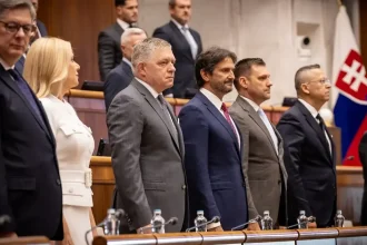 Januárové voľby by mohli pomôcť Smeru, vládnutie v agónii by Ficovi uškodilo