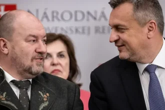 Kritizovali Dubaj, v Osake to roztočili. Šéf NKÚ žiada trestnoprávnu zodpovednosť