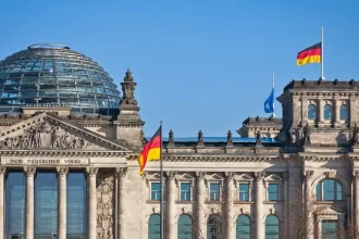 Ľavica predbehla CDU v prieskume pred voľbami v Berlíne, boj o vedenie je tesný