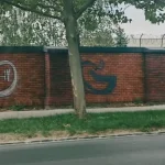 Mal odradiť výtržníkov, no neobstál. Múr okolo areálu Kukurice zničili vandali