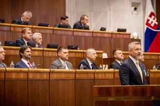 Moralizovať a obviňovať nestačí, to najdôležitejšie Pellegrini zamlčal