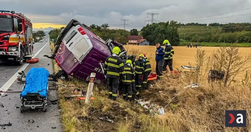 Nehoda uzavrela cestu v okrese Košice-okolie, na mieste zasahuje vrtuľník