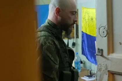 Oceňovaný dokument Zomrieť a žiť na Cinematiku: Príbeh troch mužov, ktorí sa učia žiť