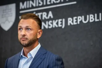 Opozícia neuspela s odvolávaním Matúša Šutaja Eštoka, parlament nebol uznášaniaschopný