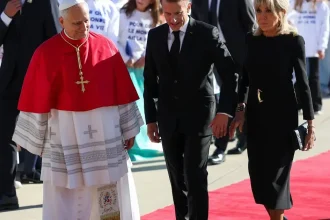 Pápež Lev XIV. pricestoval do Francúzska, bude rokovať o AI, mladých aj budúcnosti Európy