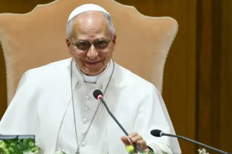 Pápež vyzval na „múdru a láskavú“ AI a varoval pred dezinformáciami a konfliktmi