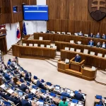 Parlament po lete: 295 bodov, rokovania až do Vianoc