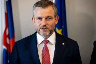 Pellegrini si predvolá Fica kvôli Tarabovi. Spor o ministra sa priostruje