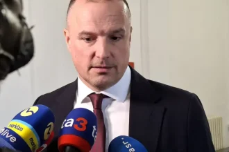 Poradca premiéra David Lindtner predstúpi začiatkom novembra pred odvolací súd