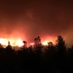 Požiar na chorvátskom ostrove Brač zasiahol desať percent územia, evakuovali vyše 700 ľudí