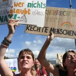 Protesty v Nemecku: Desaťtisíce ľudí žiadajú zákaz AfD